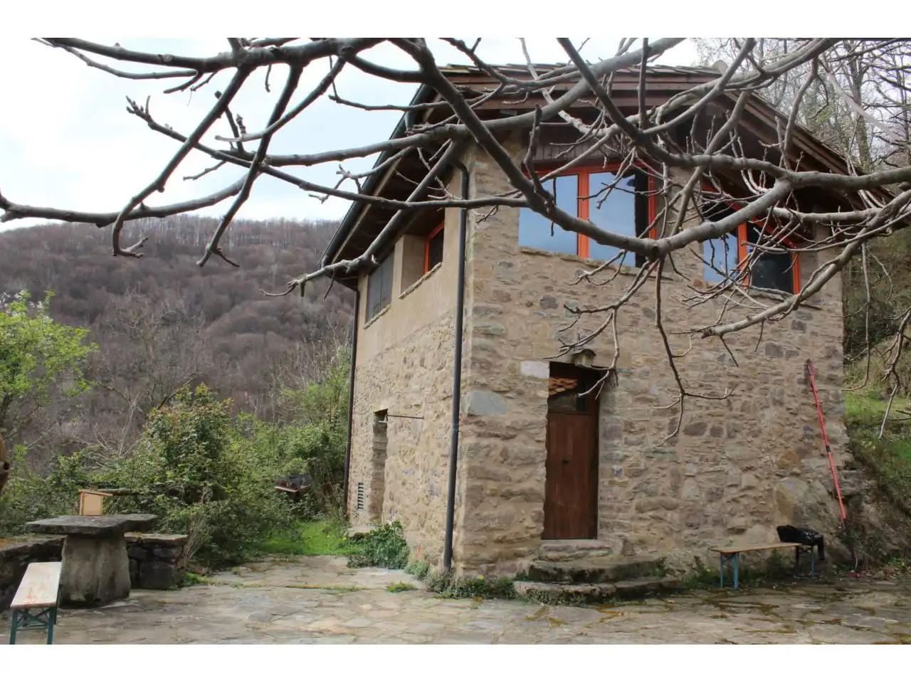 Vista exterior de Finca rústica en venda en Riudaura amb Calefacció