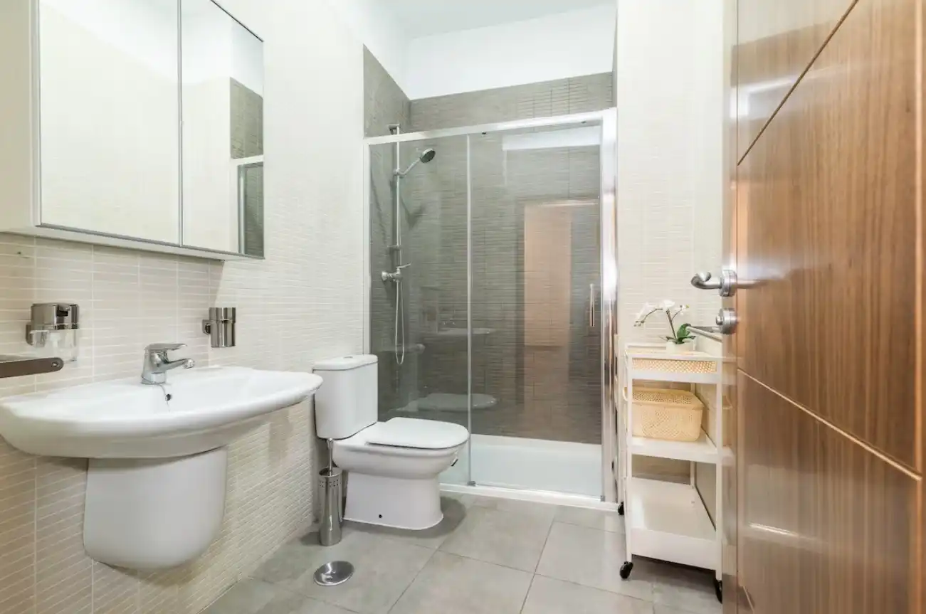 Bany de Apartament de lloguer en Granada amb Aire condicionat, Calefacció i Parquet