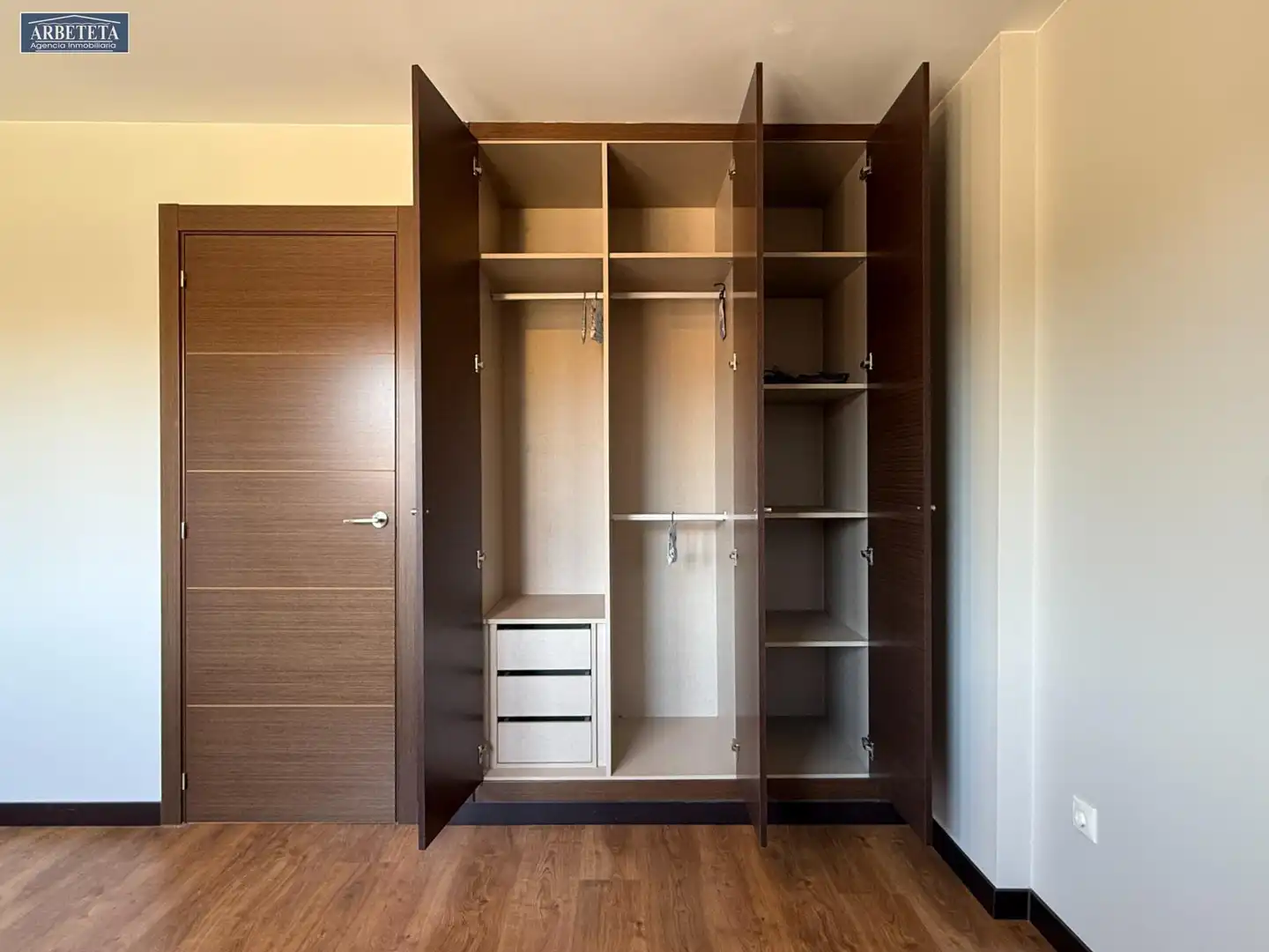 Casa adosada en venta en Urb. Belvalle