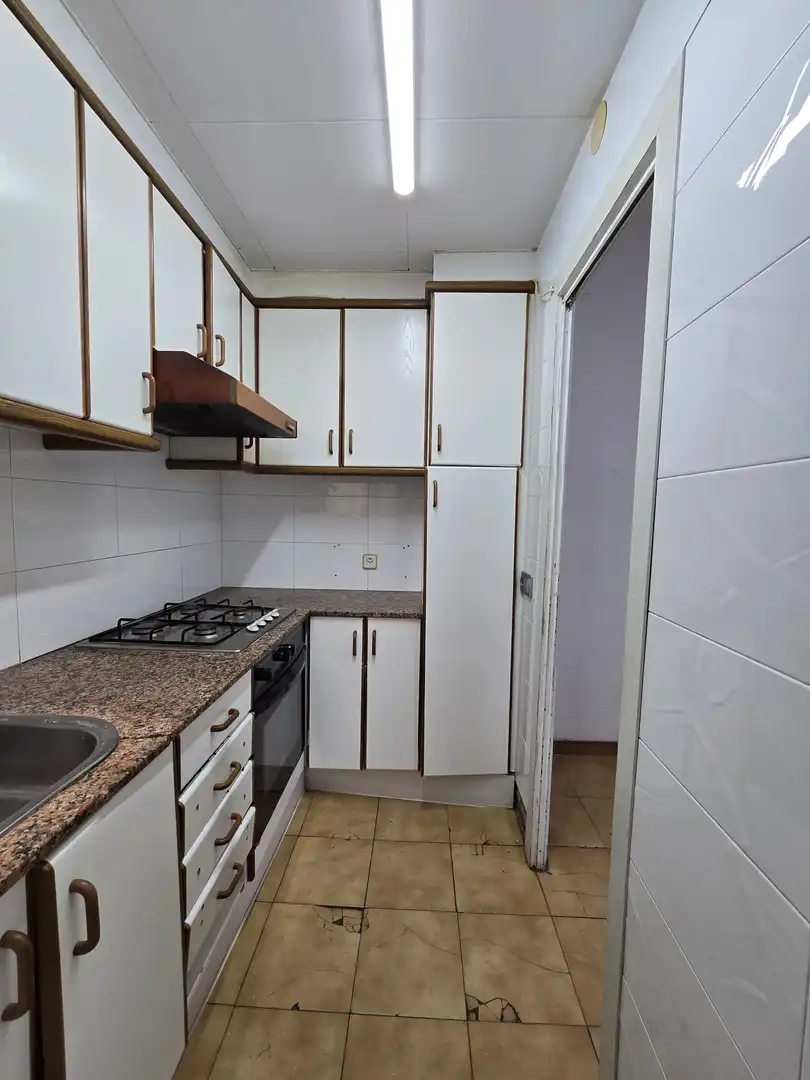 Cocina de Piso en venta en Sant Adrià de Besòs con Calefacción y Balcón
