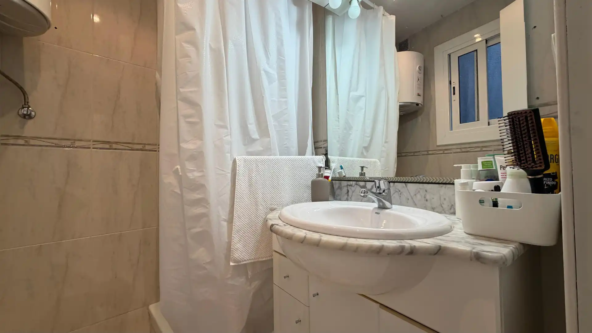 Bathroom of Flat for sale in Barcelona