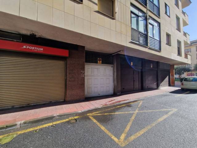 Garaje en Alquiler en Miralvalle - Av. Virgen del Puerto - La Data