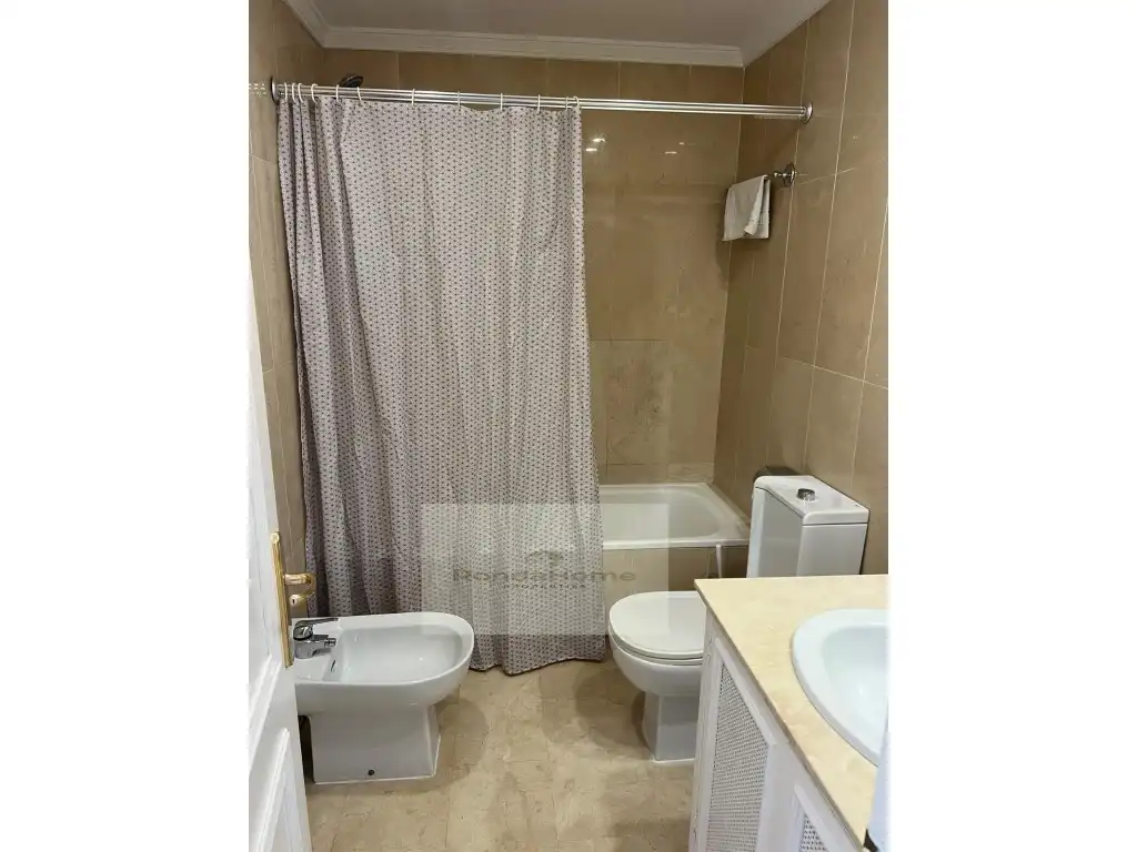 Baño de Piso de alquiler en Marbella con Terraza