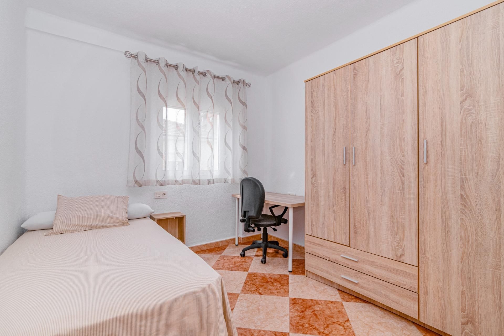 Bedroom of Flat to rent in  Granada Capital  with Storage room