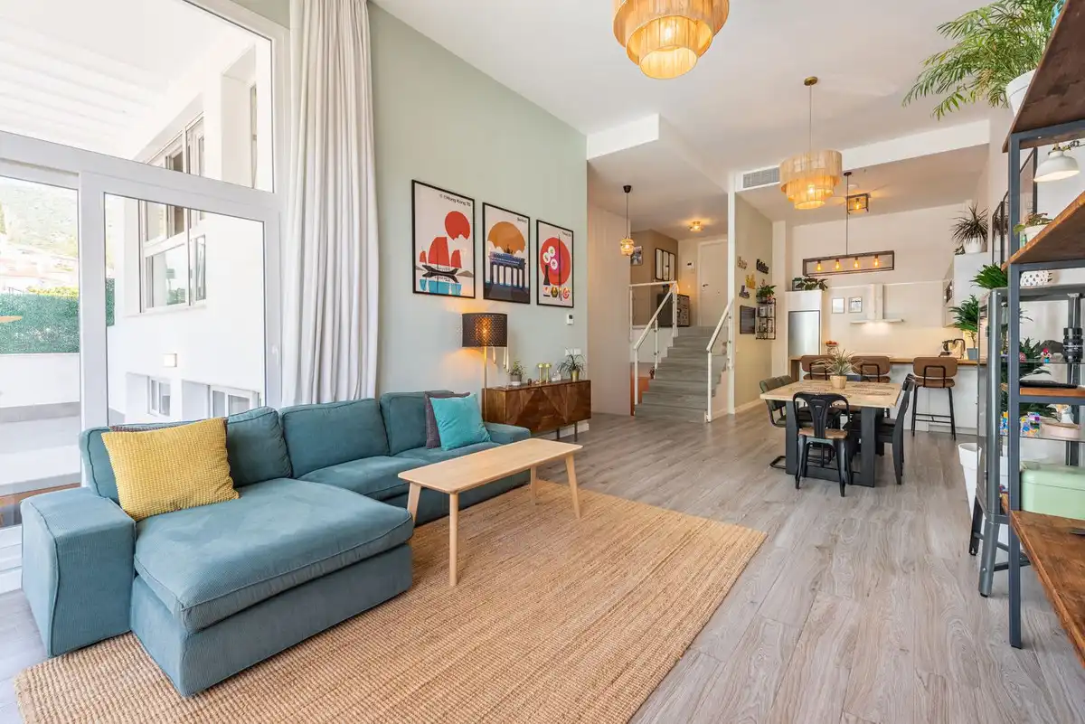 Sala de estar de Piso de alquiler en Benahavís con Aire acondicionado, Terraza y Trastero