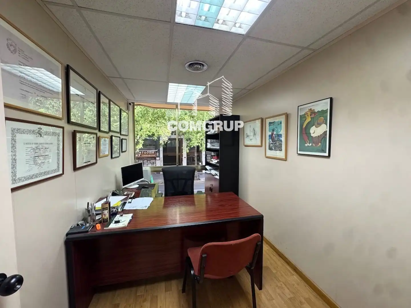 Office space with lift for sale in Casanova