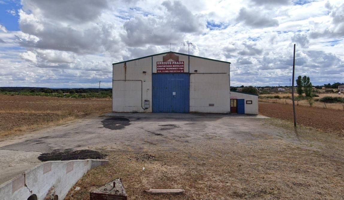 Vista exterior de Nau industrial en venda en Valdelosa