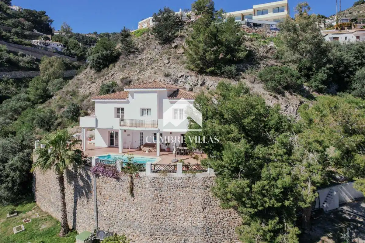 Vista exterior de Casa o xalet en venda en Almuñécar amb Calefacció, Jardí privat i Terrassa