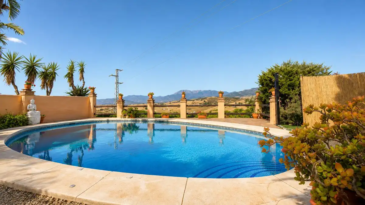 Piscina de Finca rústica en venda en Cártama amb Aire condicionat, Jardí privat i Terrassa
