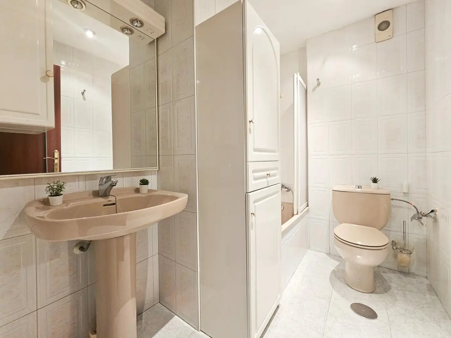 Piso en venta en Calle Manuel Caballero Venzalá, Renfe - Bulevar 1ª y 2ª Fase