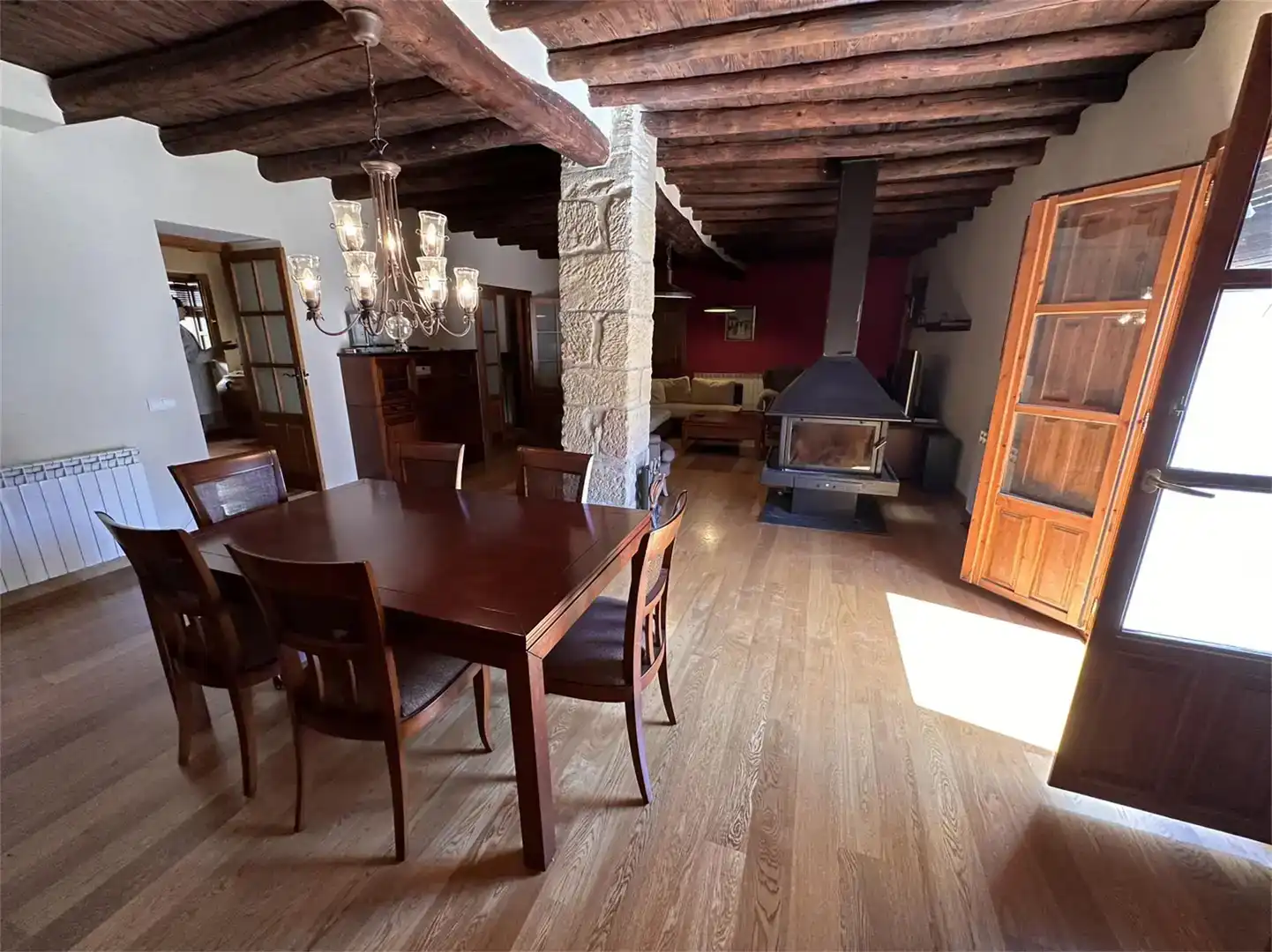 Menjador de Finca rústica en venda en Uncastillo amb Parquet, Traster i Moblat