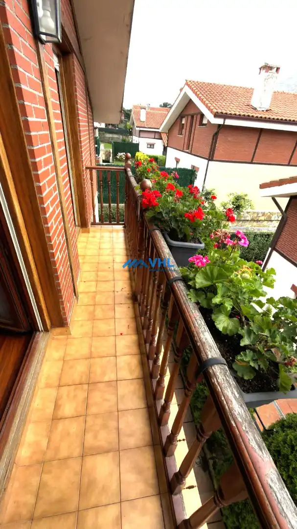 Balcony of Houses for sale in Castro-Urdiales  with Heating, Private garden and Balcony