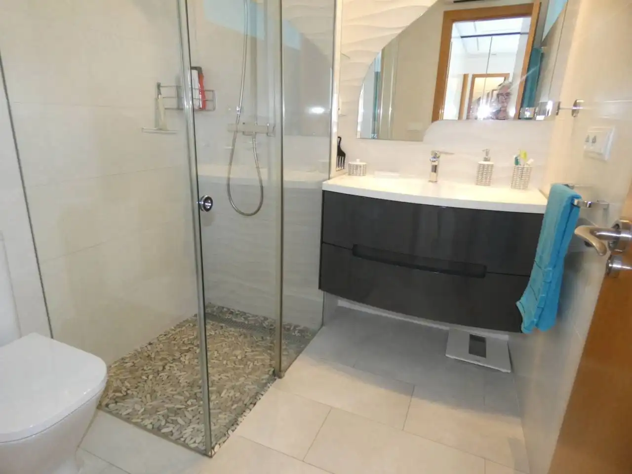 Badezimmer von Einfamilien-Reihenhaus zum Verkauf in Benicarló mit Klimaanlage, Heizung und Privatgarten