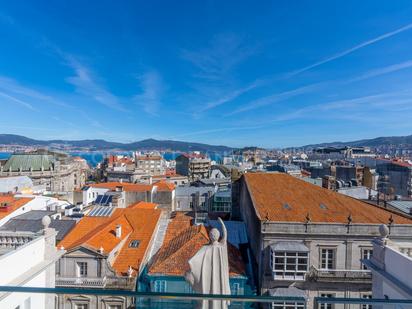 Vista exterior de Àtic en venda en Vigo  amb Terrassa