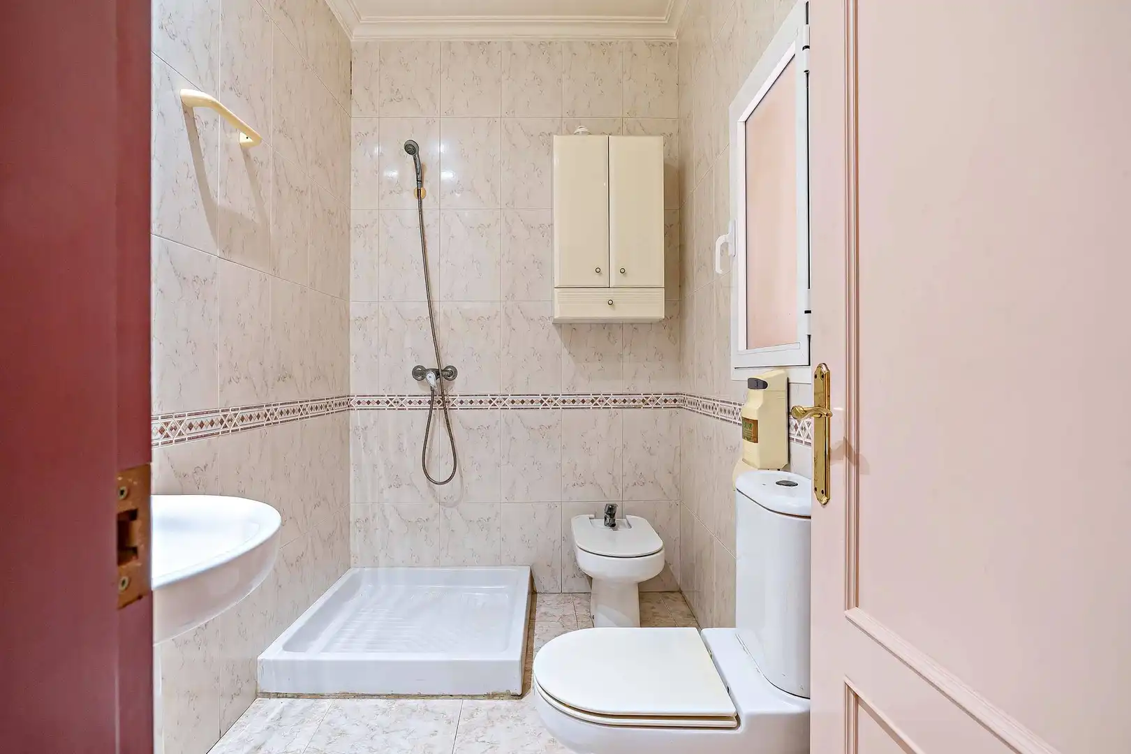 Badezimmer von Erdgeschoss zum Verkauf in Roquetas de Mar mit Terrasse