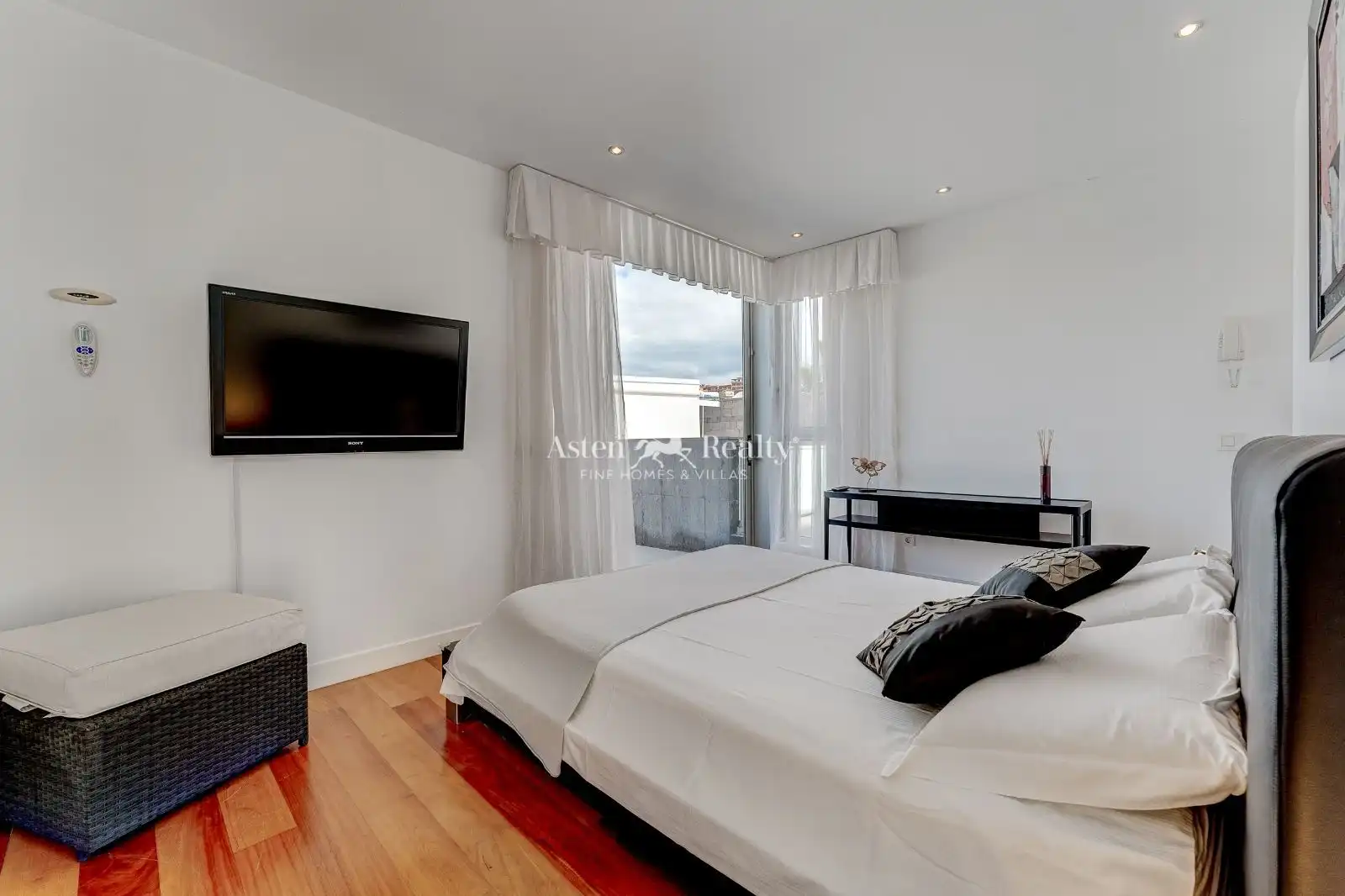 House with pool for sale in Londres, imagen 34