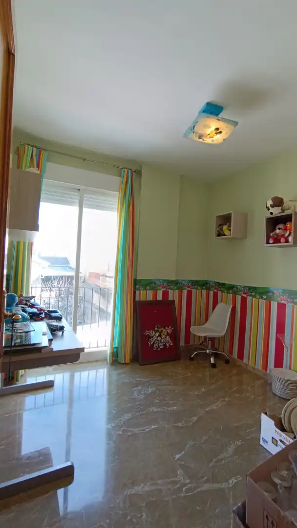 Habitación de Casa adosada de alquiler en La Zubia con Amueblado, Horno y Lavadora