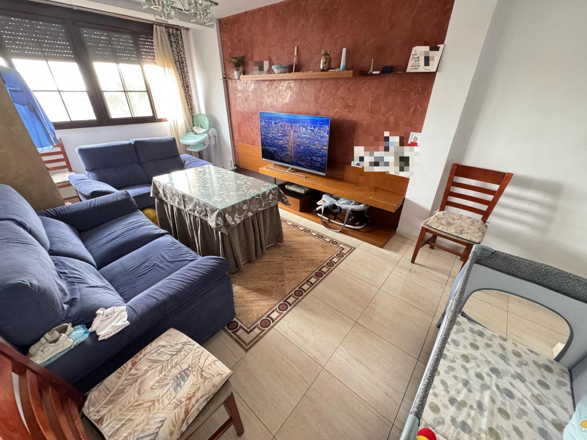 Sala d'estar de Pis en venda en Dos Hermanas amb Aire condicionat