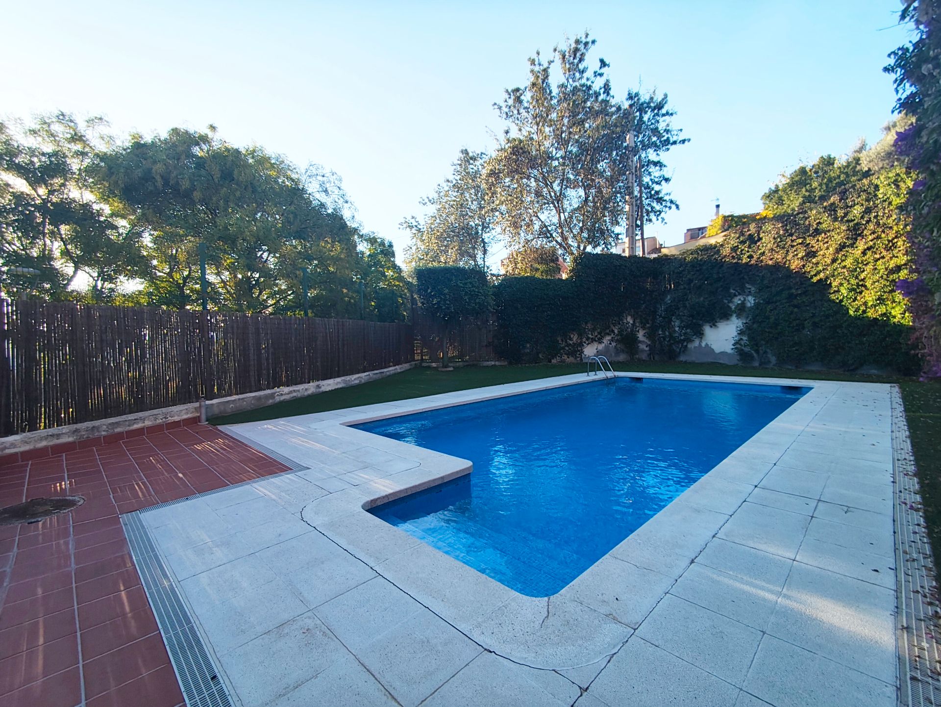 Piscina de Casa adosada en venda en Abrera amb Calefacció, Jardí privat i Parquet