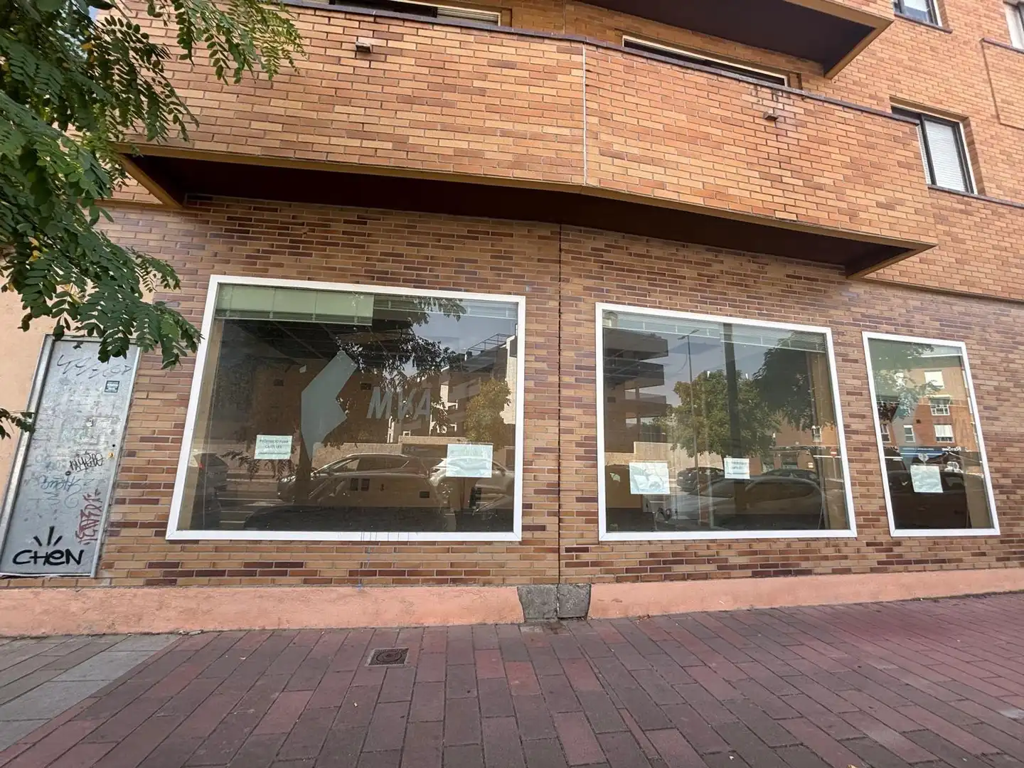 Vista exterior de Local en venda en Parque Alameda - Paula López