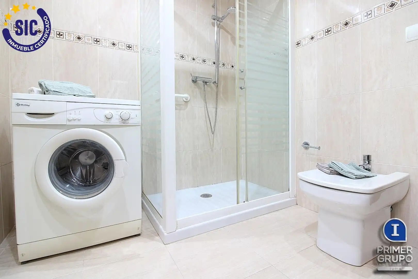 Bathroom of Flat for sale in Valencia  with Air Conditioner and Balcony