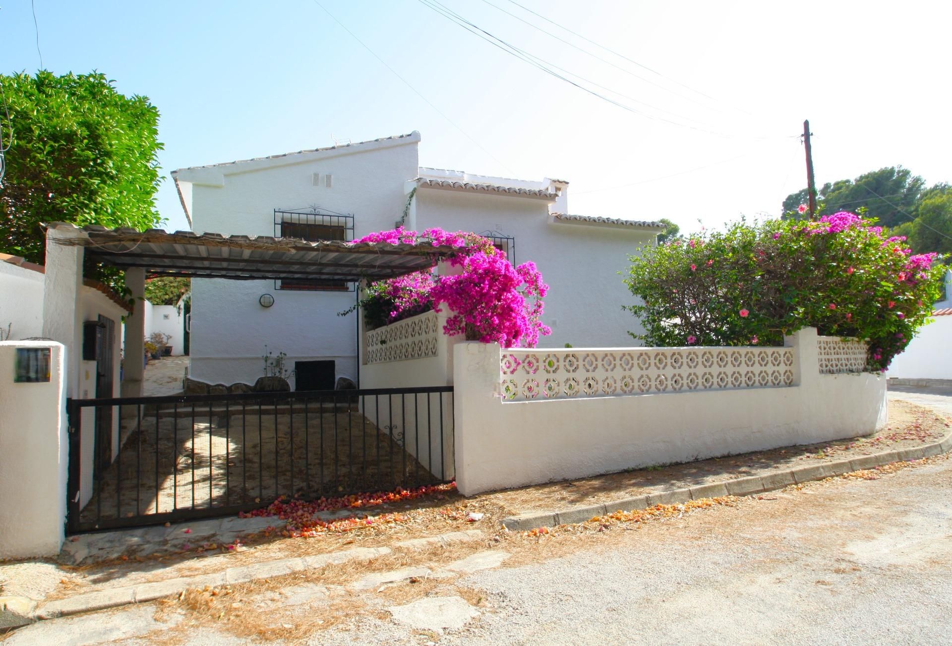 Vista exterior de Casa o xalet en venda en Moraira amb Calefacció, Terrassa i Traster