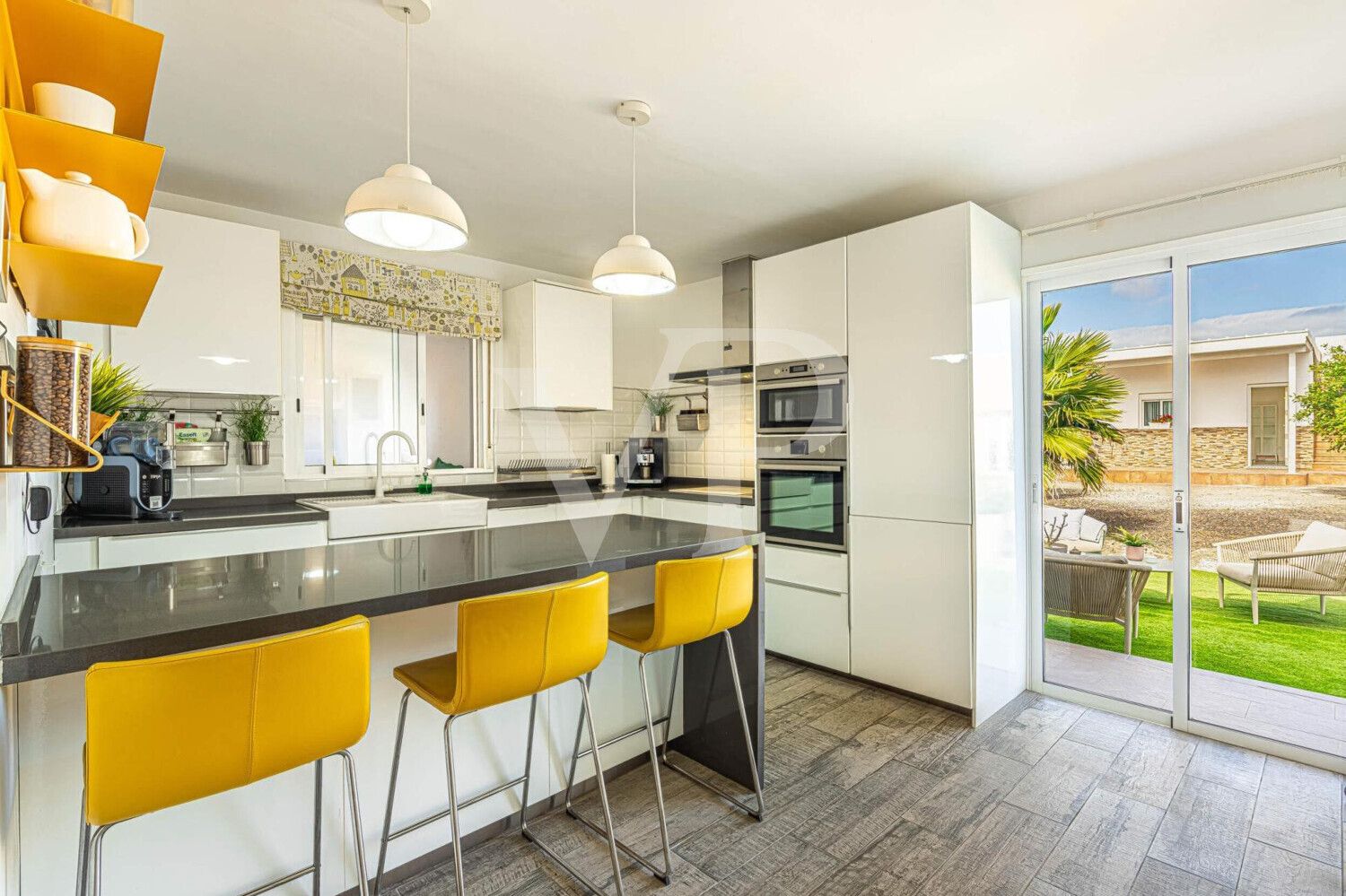 Cuina de Casa o xalet en venda en Arico amb Aire condicionat, Jardí privat i Terrassa