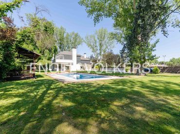 Casa con piscina en venta en Villafranca del Castillo