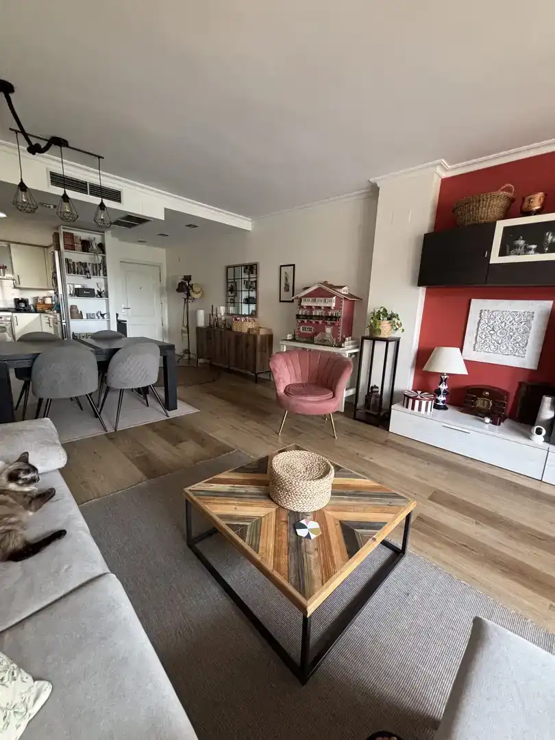Sala d'estar de Pis en venda en Rivas-Vaciamadrid amb Parquet, Traster i Moblat