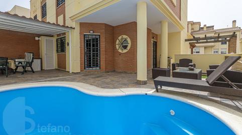 Foto 2 de Casa adosada en venda a José María Amado, Parque Clavero, Málaga Capital