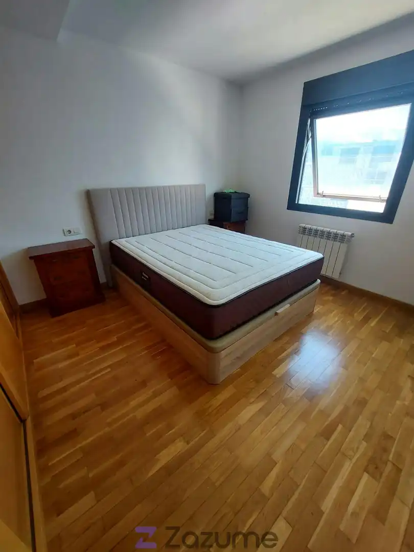 Habitación de Piso de alquiler en Pontevedra Capital  con Calefacción, Trastero y Amueblado