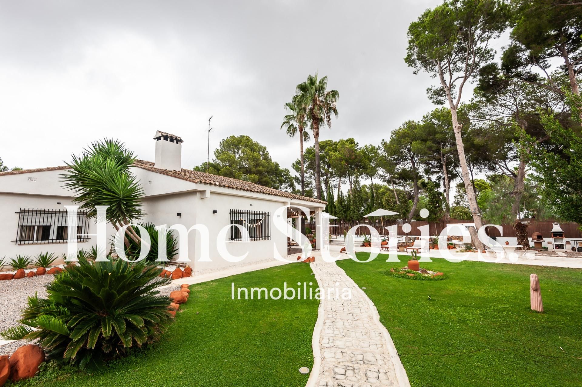 Vista exterior de Casa o xalet en venda en Bétera amb Aire condicionat, Calefacció i Jardí privat