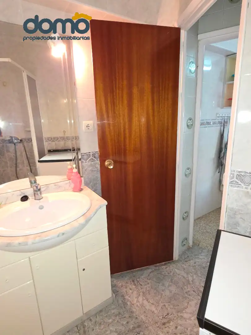 Bany de Pis en venda en Almería amb Moblat i Balcó