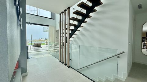 Moderna villa de nueva construcción con 6 habitaciones y 6 baños en suite, distribuida en 3 plantas y ubicada en una zona exclusiv