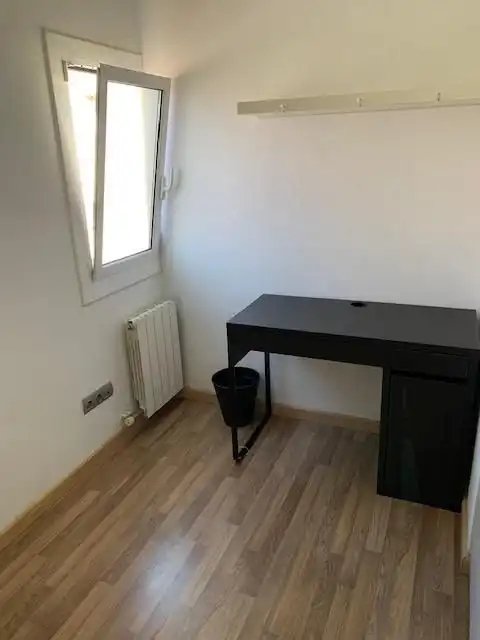 Bedroom of Attic for rent in L'Hospitalet de Llobregat  with Air Conditioner, Heating and Parquet flooring