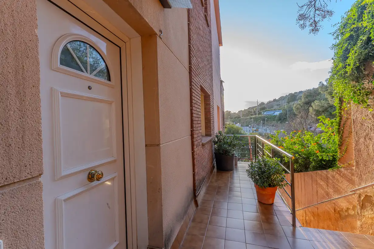 Vista exterior de Dúplex en venda en Barcelona amb Calefacció, Jardí privat i Terrassa