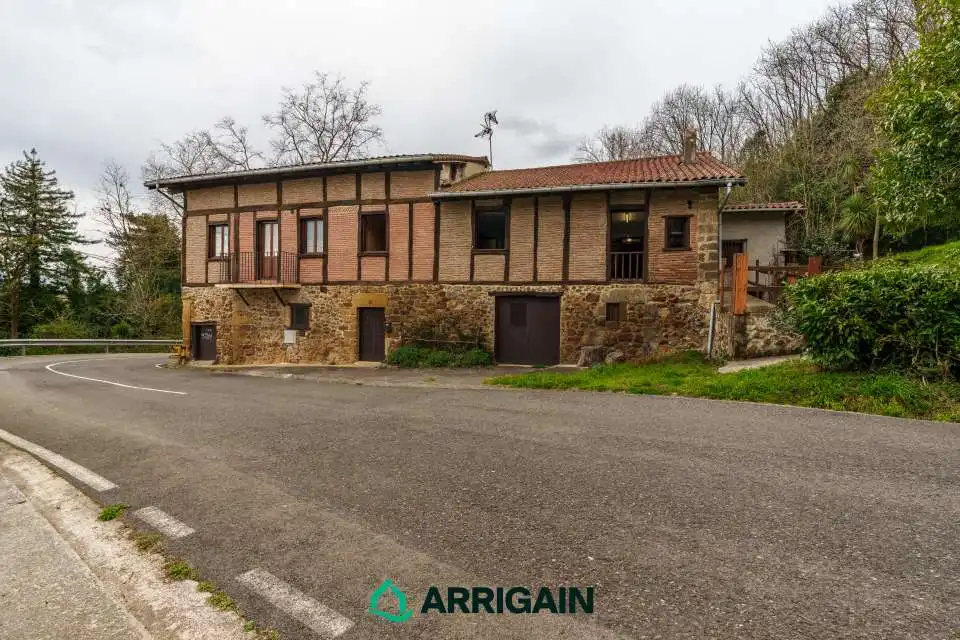 Vista exterior de Casa o xalet en venda en Donostia - San Sebastián  amb Calefacció, Jardí privat i Traster