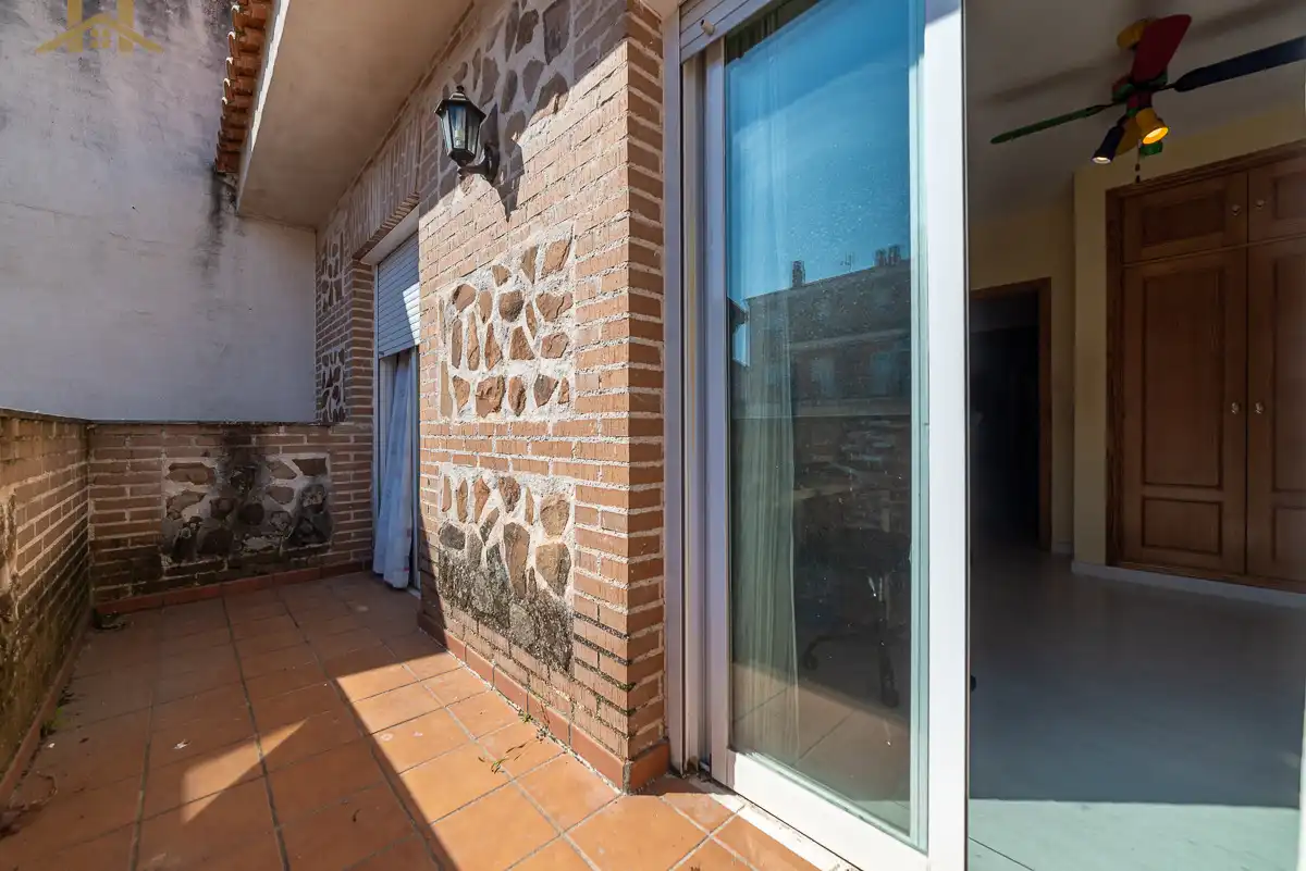 Vista exterior de Casa adosada en venda en Valmojado amb Aire condicionat, Calefacció i Jardí privat