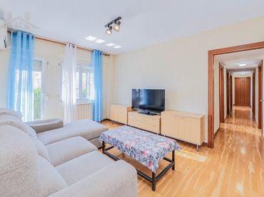 Flat with lift for sale in Calle Hogar 68