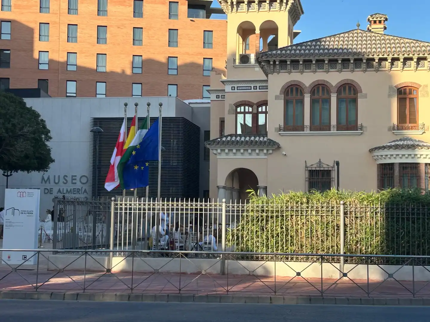 Vista exterior de Piso en venta en Almería con Aire acondicionado, Calefacción y Parquet