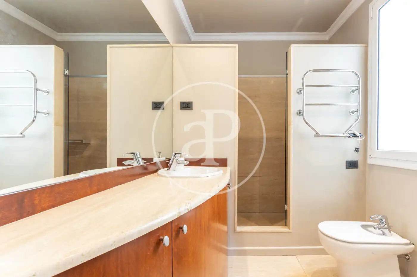 Bathroom of Flat for rent in Barcelona  with Air Conditioner, Heating and Terrace