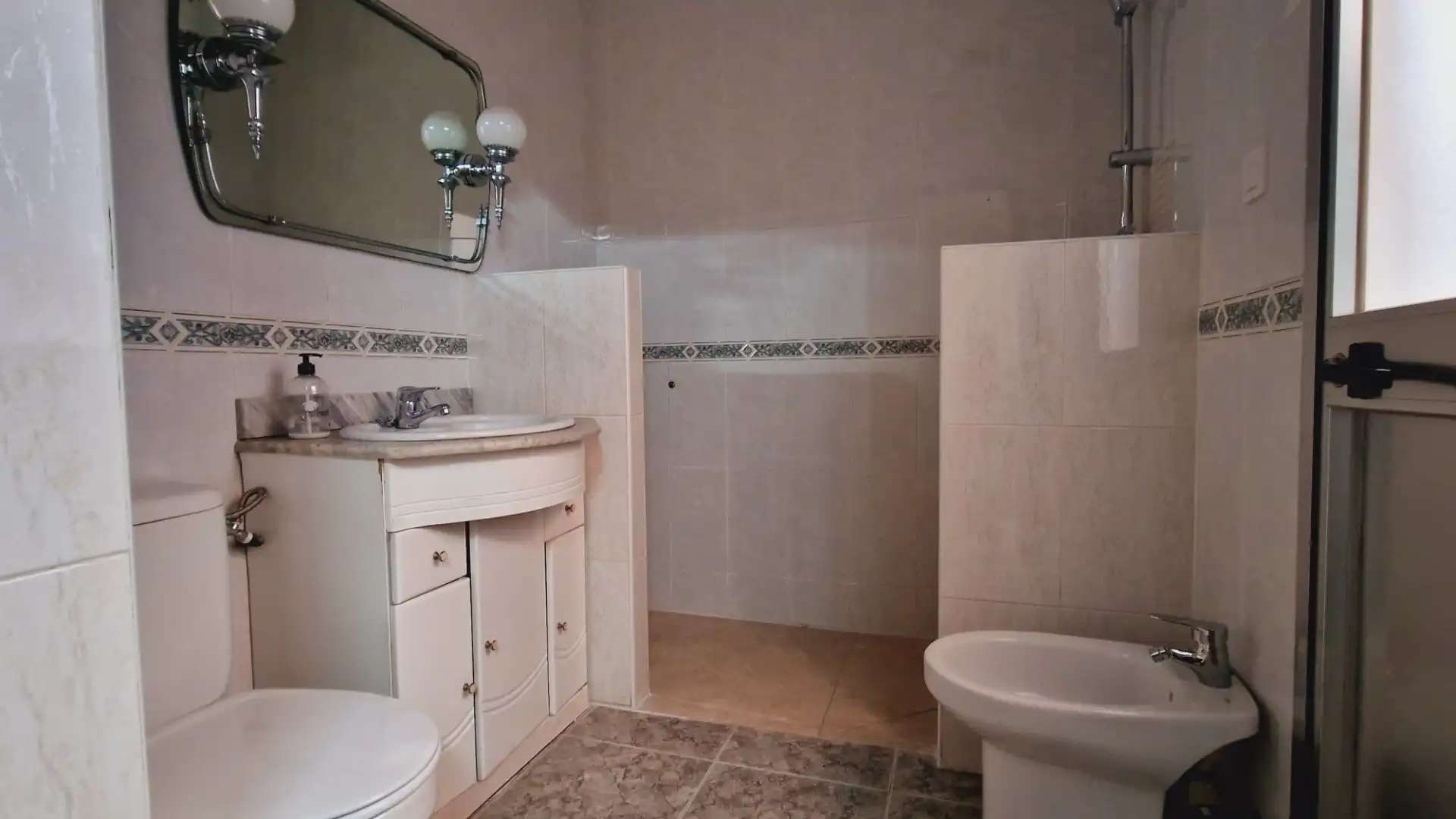 Bany de Casa o xalet de lloguer en Córdoba amb Aire condicionat
