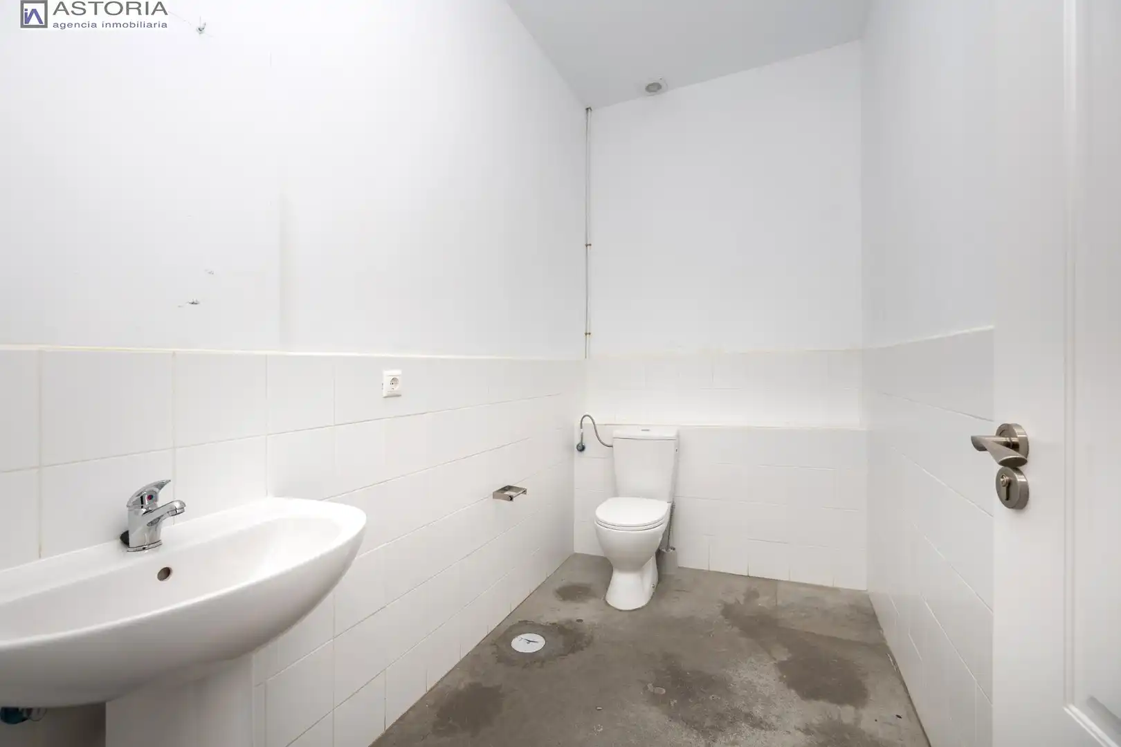 Local comercial en venta en Calle Calle Abderrahmán 11, imagen 20