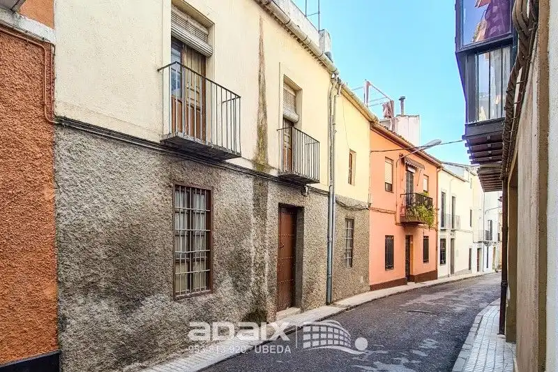 Vista exterior de Casa o xalet en venda en Úbeda amb Terrassa, Traster i Balcó