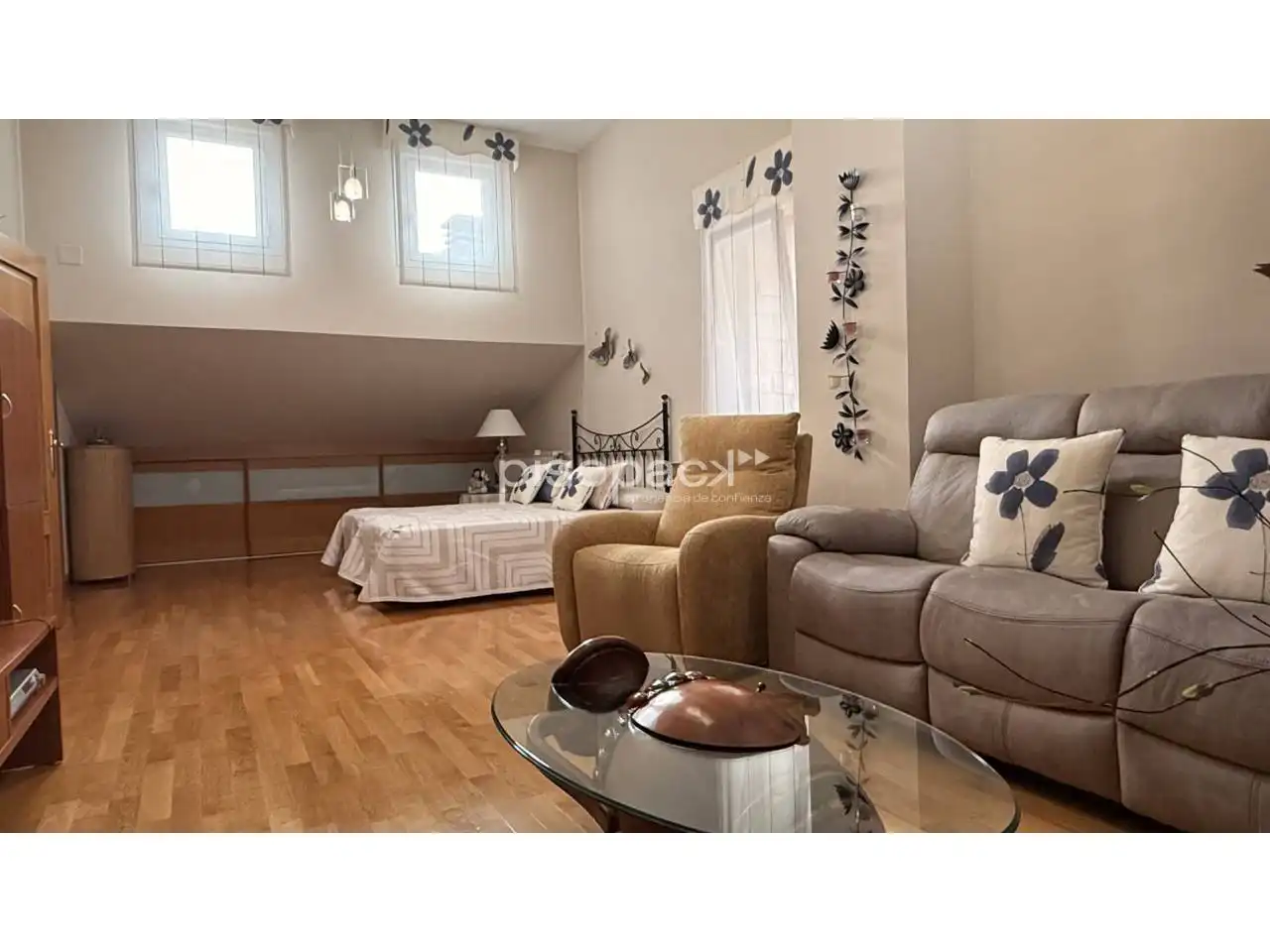 Sala de estar de Casa adosada en venta en Berrioplano / Berriobeiti con Calefacción, Jardín privado y Parquet