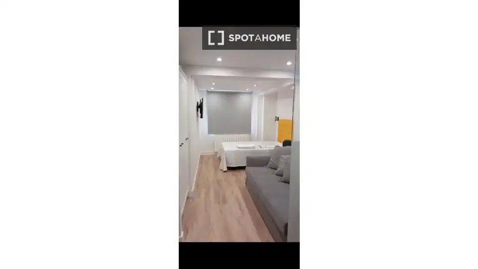 Dormitori de Apartament per a compartir en Santander amb Aire condicionat, Terrassa i Moblat