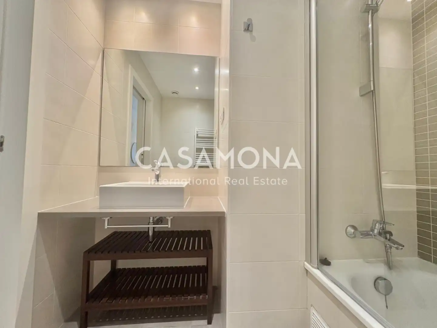 Bany de Apartament en venda en Barcelona amb Aire condicionat, Calefacció i Terrassa