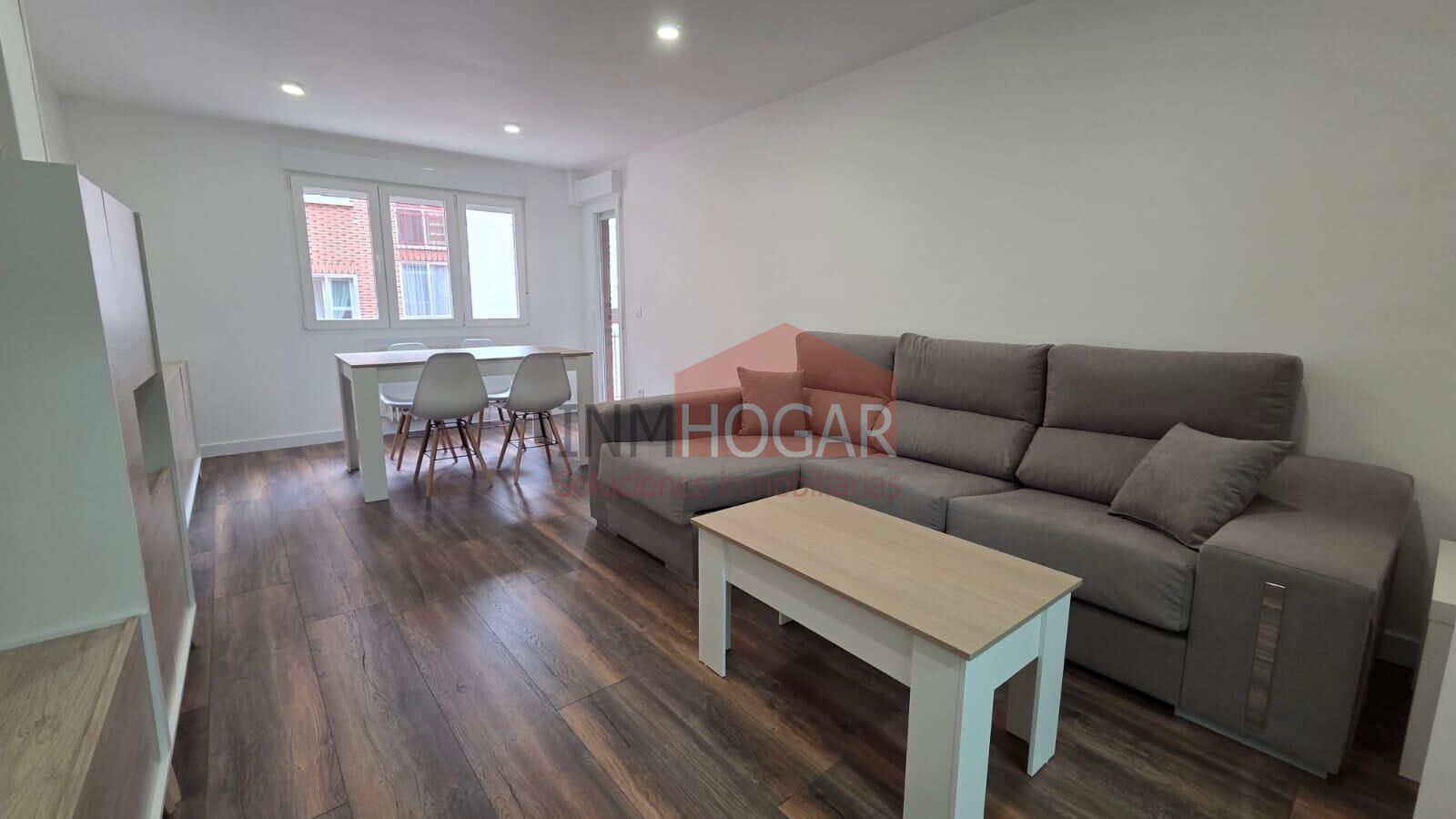 Pis de lloguer a Calle VALLE DEL CORNEJA, Sur