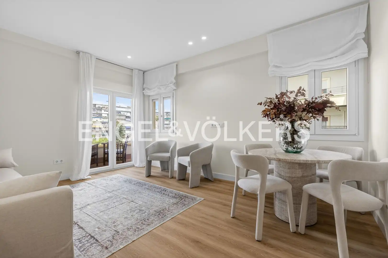 Living room of Flat for sale in Sevilla  with Heating, Parquet flooring and Terrace