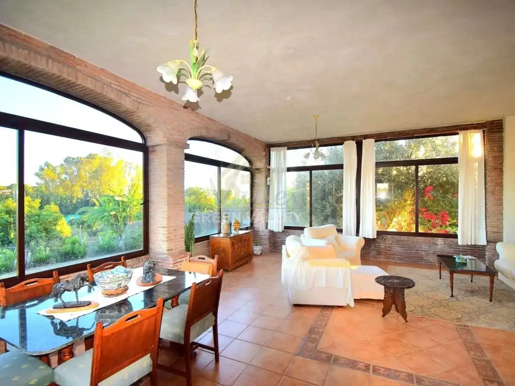 Sala de estar de Casa o chalet en venta en Rincón de la Victoria con Jardín privado, Terraza y Piscina